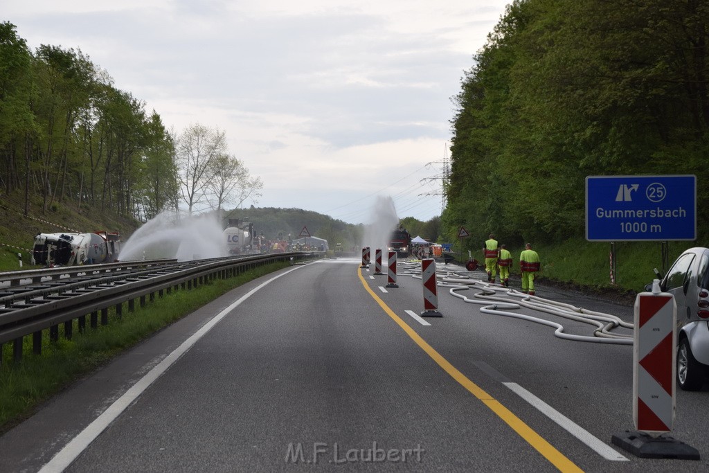 VU Gefahrgut LKW umgestuerzt A 4 Rich Koeln Hoehe AS Gummersbach P032.JPG - Miklos Laubert